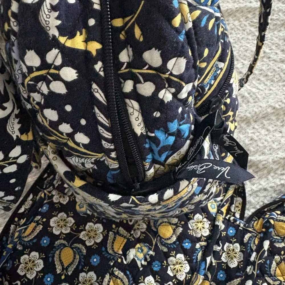 Vera Bradley Stylish Floral Women Bag Set (Book Cover Bag) - Picture 7 of 7